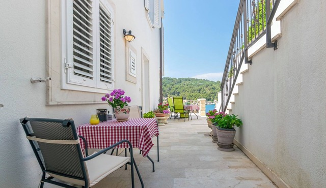 Apartments Sonja (10515-A1) - Stomorska - island Solta