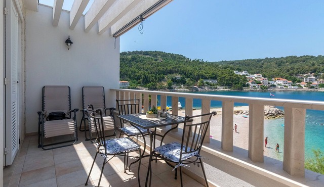 Apartments Sonja (10515-A2) - Stomorska - island Solta