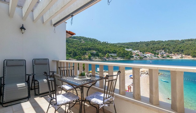 Apartments Sonja (10515-A3) - Stomorska - island Solta