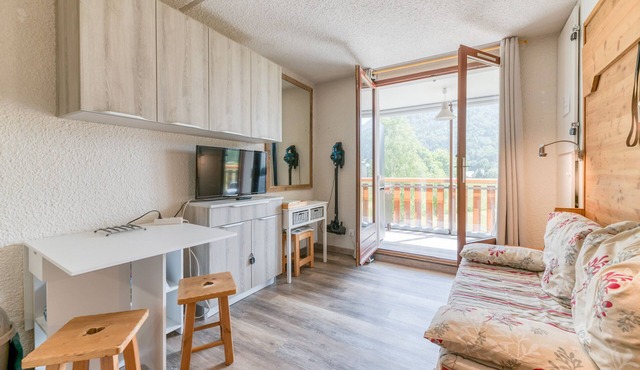 Apartment 'Équipé Avec Balcon Fermé' with Balcony