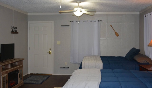 Apartment 1 - 2760 Carters Ferry Road Milam Texas. Free Ice !