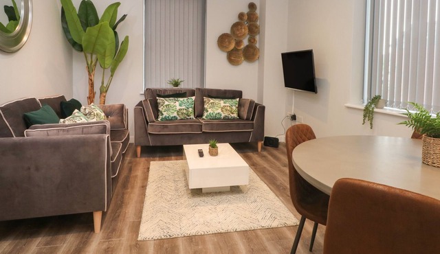 APARTMENT 1 - CROSBY GARDENS, family friendly in Waterloo, Merseyside