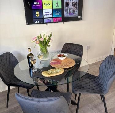 Apartment 1 The Baileys Cwm 2 Bedroom Sleeps 4