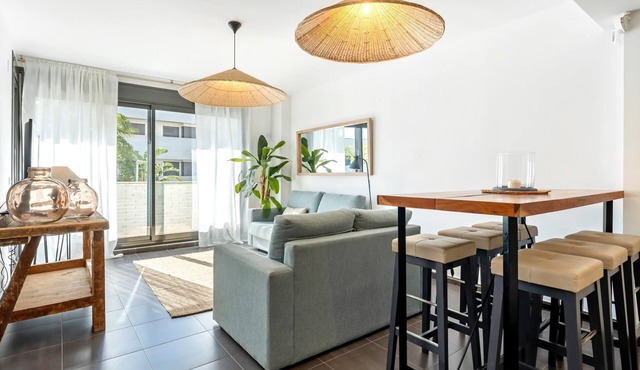 Apartment 100m beach with sports courts