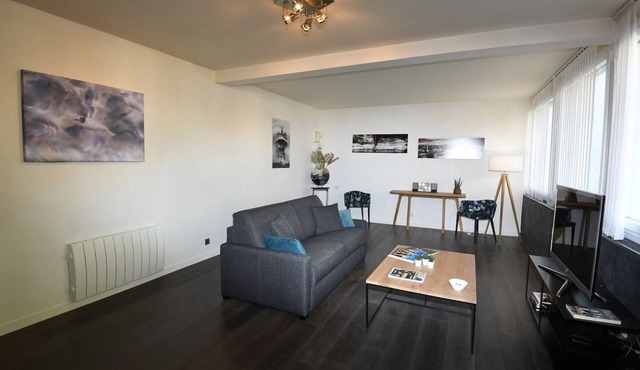 Apartment, 100m from the port.