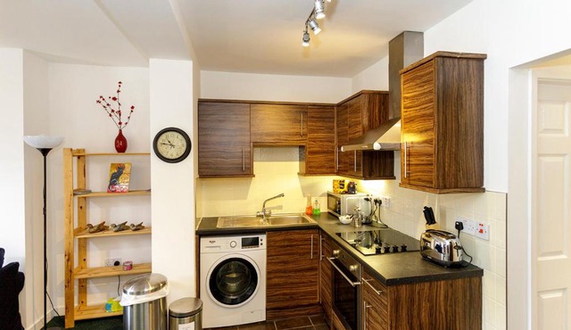 Apartment 105B close to Durham with free parking