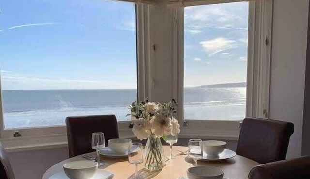 Apartment 14, The Moorings Beachfront & panoramic sea views