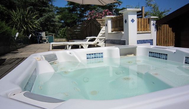 Apartment 15 km from the beach, jacuzzi, sauna, sleeps 5, fully equipped