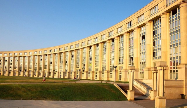 Apartment 15 minutes' walk from the town center