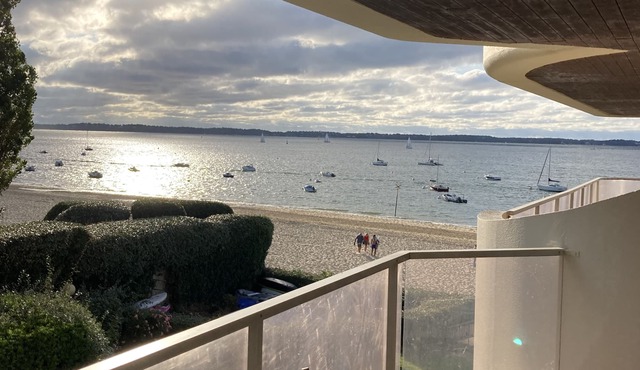 Apartment 1st line of the basin, view of the basin, direct access to Pereire, covered garage