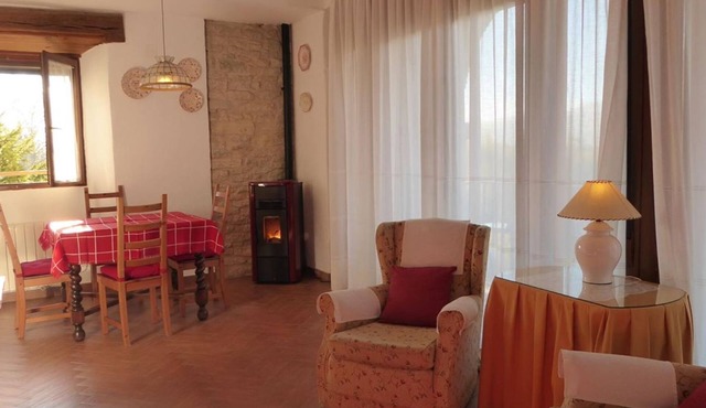 Apartment (2+1pax) next to the river, with pool and 10 minutes from Pamplona.
