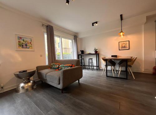 Apartment 2 bath free parking