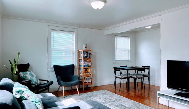 Apartment 2 Bedrooms Deck Yard