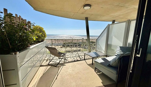 Apartment 2-6 pers, 2 bdr, balcony, pool, beach access, parking