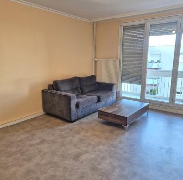 Apartment 2 minutes from Groupama