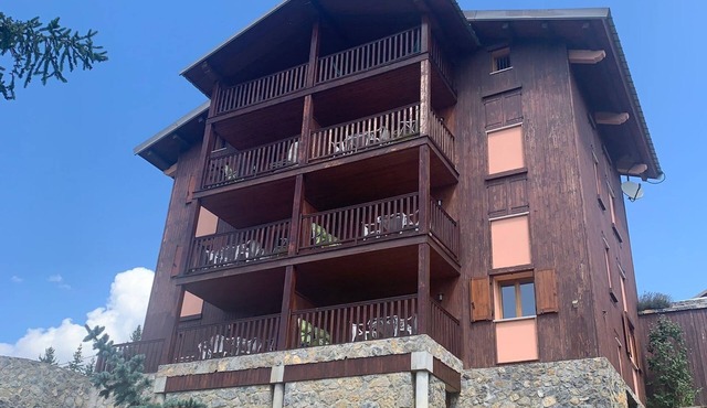 Apartment 2 p 6 sleeps comfort in chalet in Valberg. private parking