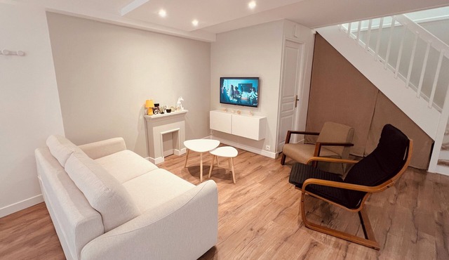 Apartment 2 steps from the port, shops and market. Ideal for families