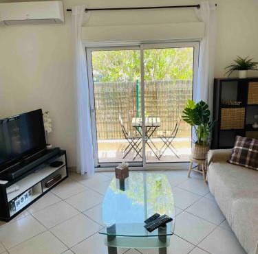 Apartment 2 steps from Bergerie Beach!