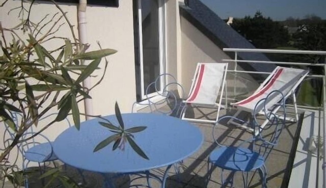 Apartment 200 m from the beach and the golf course, with a large south-facing terrace