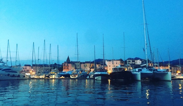 Apartment 200m from the beach with parking in the heart of Saint Florent!