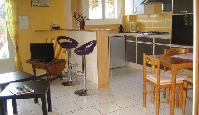 Apartment 3 * Dijon Ouest, 2 Km from the Train Station and City Center, close to all amenities