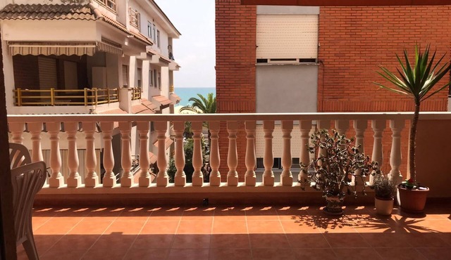 Apartment 30 secs from the beach with sea views