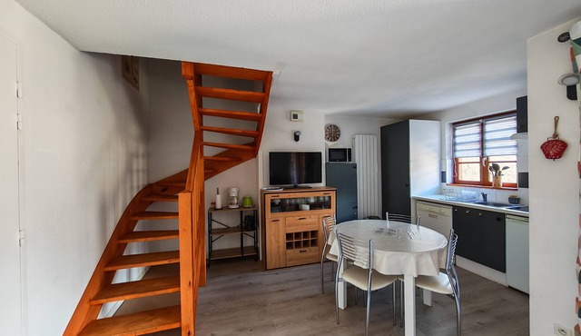 Apartment 3 to 6 pers. Located 10 minutes' walk from the cable cars and thermal baths.