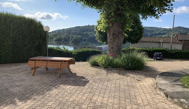 Apartment 30m from Lake Aydat beach