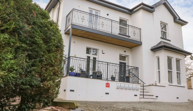 APARTMENT 4 10 SOMERS COURT, family friendly in Paignton