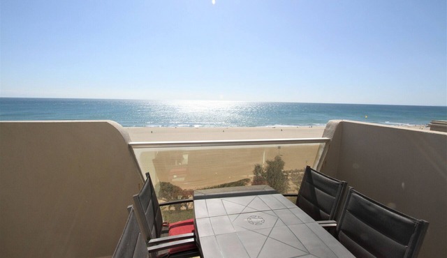 Apartment 4 people on the seafront