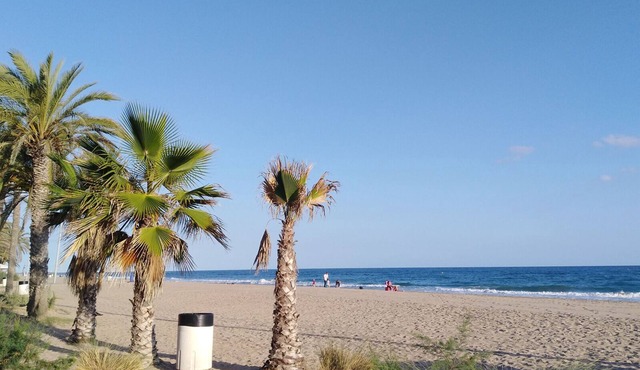 Apartment 4 people 2 bedrooms Terrace Sea view near Barcelona