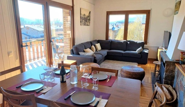 Apartment 4 rooms Pool, Fireplace, Cadí Views, 8 Pax