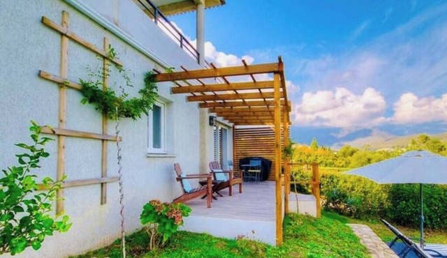 Apartment 45M2 in villa with sea view/access