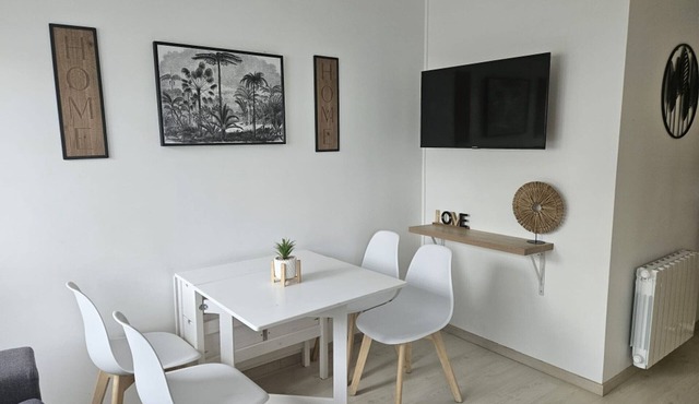 Apartment 500m from the sea, 4 sleeps, secure parking