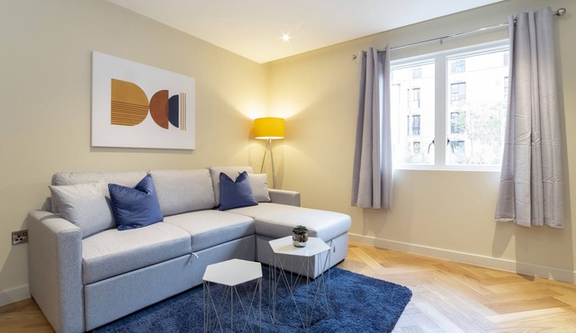 Apartment 5 Hudson Quarter Luxury Apartments - sleeps 4 guests in 1 bedroom