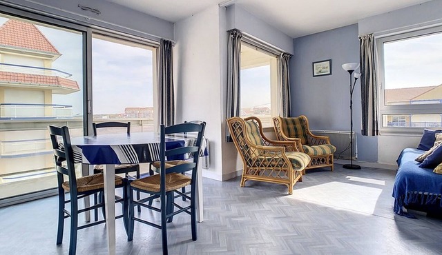 Apartment 50m from the beach with balcony, pets allowed