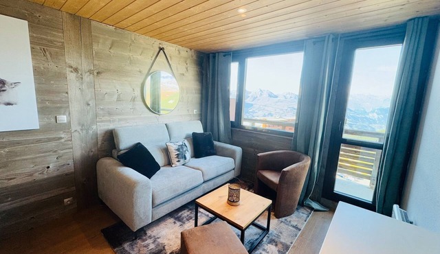 APARTMENT 6/8 PEOPLE LOVES 2000 SKI IN SKI OUT