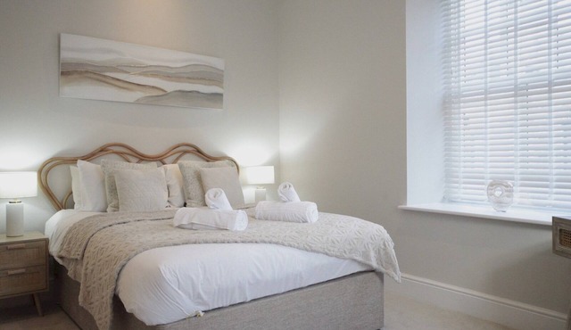 Apartment 6 Old Conservative Club in Historic Town - Pass the Keys