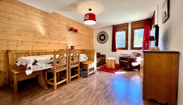 Apartment 6 people with pool and WiFi at the foot of the slopes