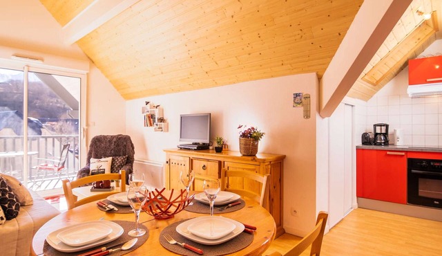 Apartment 6 ppl, 2 bdrms, private parking, Vielle Aure