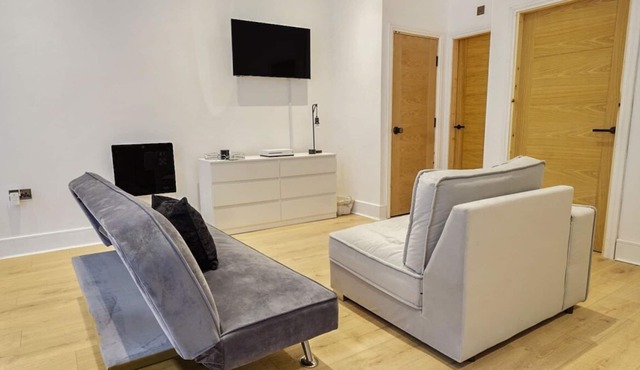 Apartment 6 Tudor House