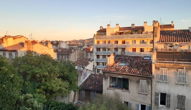 Apartment 65 m2 quiet Longchamps area with garden on ground floor