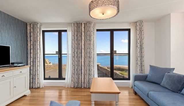 Apartment 8 Waterstone House - Luxury Sea Views