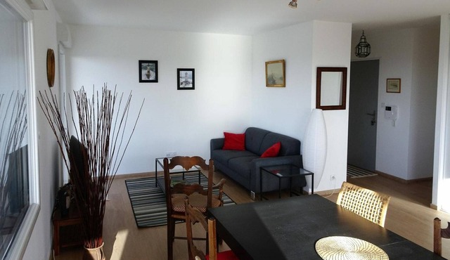 Apartment 85m2 + balcony 12m2 / Sea view / 2 bedrooms / garage