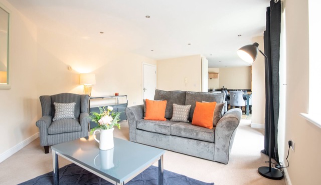 Apartment 9-1st Floor, 2 bed sleeps 5 with Sofabed