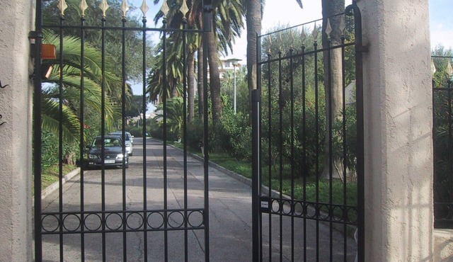 Apartment 90 m2 - 3/4 rooms. with 160° sea view. 20m2 South-facing terrace