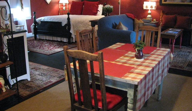 Apartment A, A Quaint Bed and Breakfast Cottage