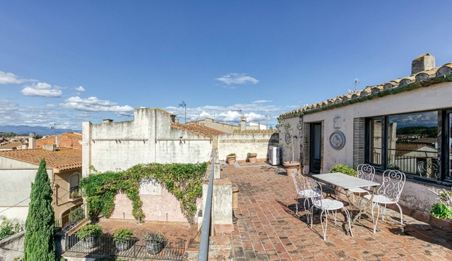 Apartment 'Apartaments Can Gibert - Albera' with Private Terrace, Wi-Fi and Air Conditioning