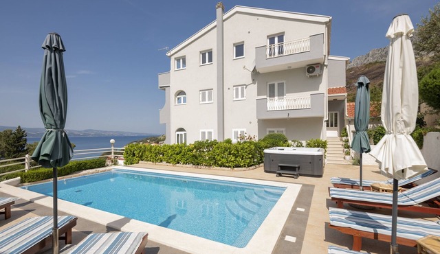 Apartment A4 with Swimming Pool, Whirlpool and Big Terrace