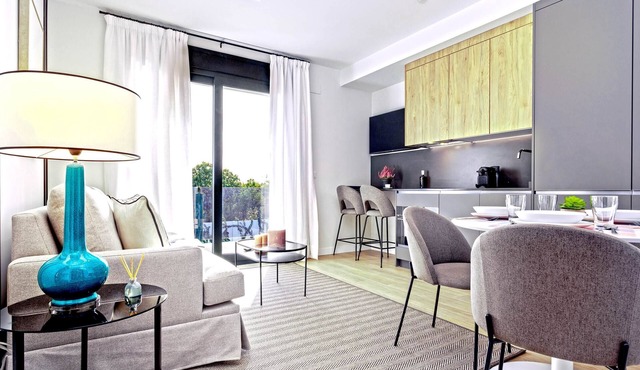 Apartment adapted for disabled with terrace and pool. Arruzafa IV